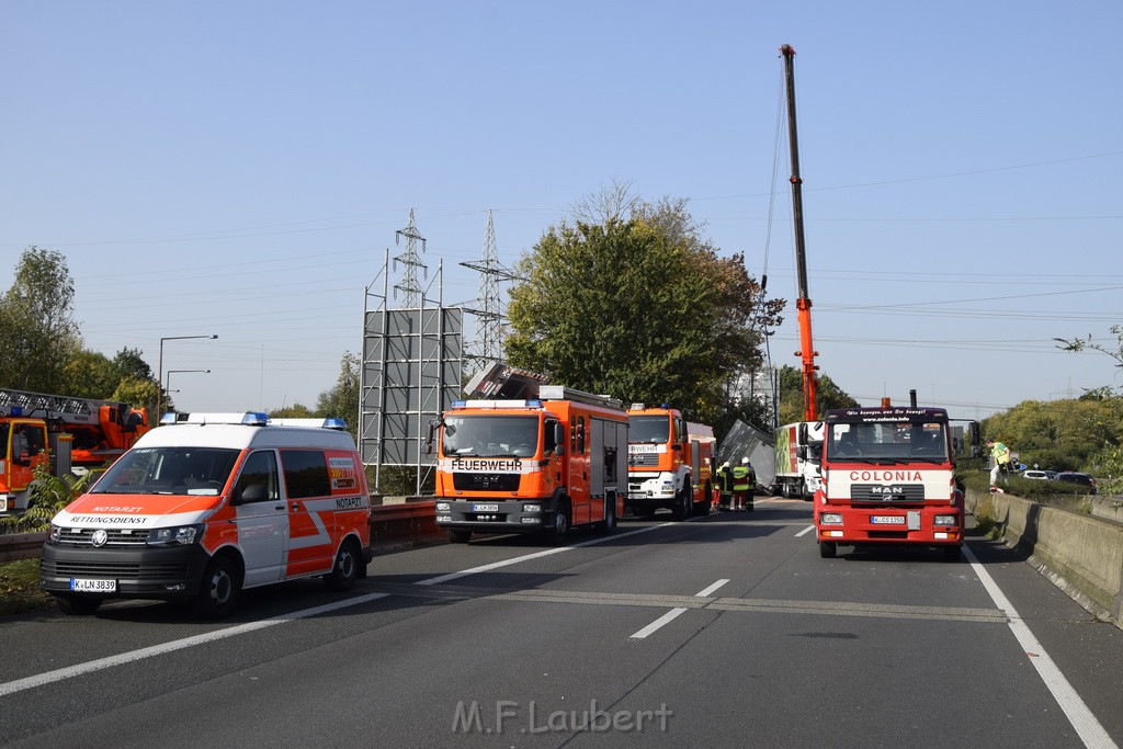 Schwerer VU PKlemm A 57 Rich Innenstadt Hoehe Koeln Chorweiler P255.JPG - Miklos Laubert